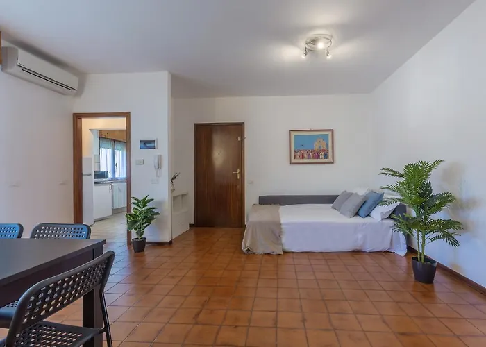 Guesthost - Pontelagoscuro Huge & Residential Apartment *