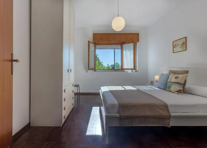 Guesthost - Pontelagoscuro Huge & Residential Apartment *