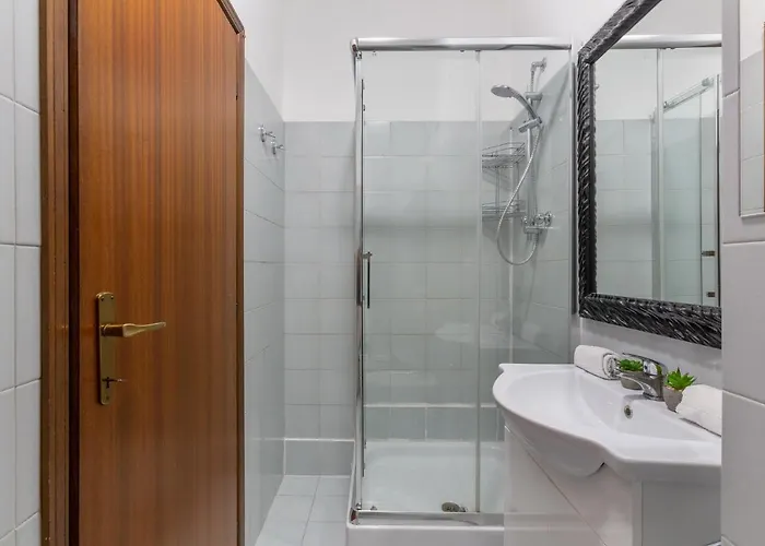 Guesthost - Pontelagoscuro Huge & Residential Apartment