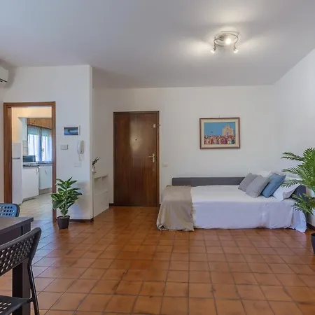 Guesthost - Pontelagoscuro Huge & Residential Apartman *